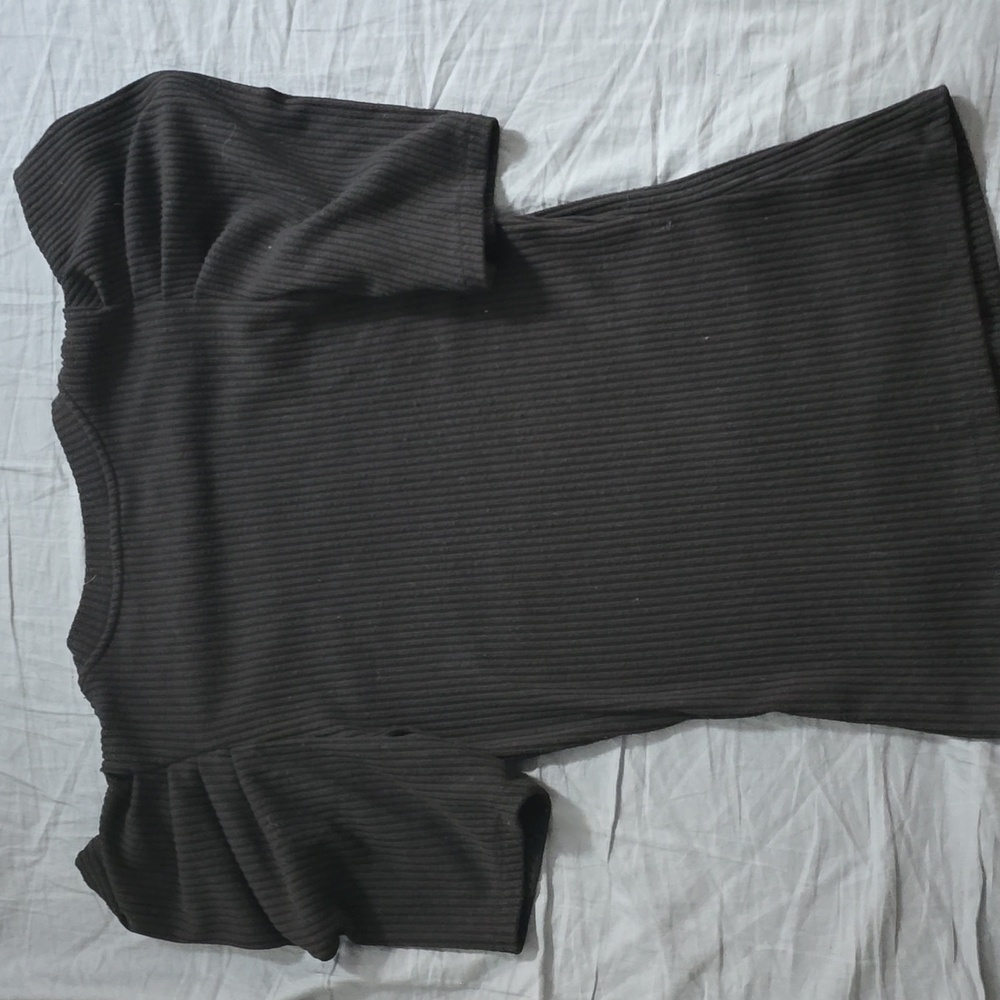 Bundle: DO+BE Light Green Puff Sleeve Blouse & IRIS Blk Puff Short Sleeve Top - Picture 9 of 9